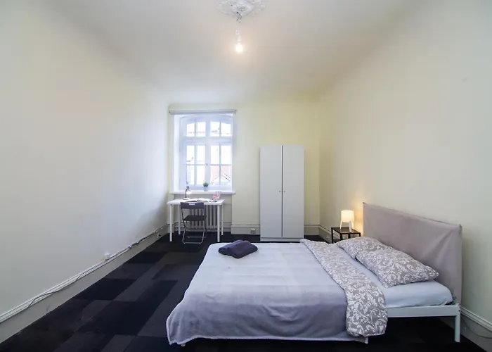 Sunny Central Flat