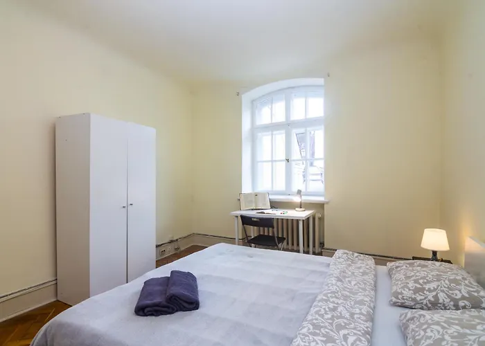 Sunny Central Flat