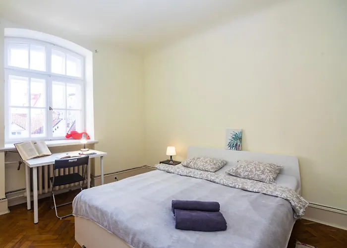 Sunny Central Flat